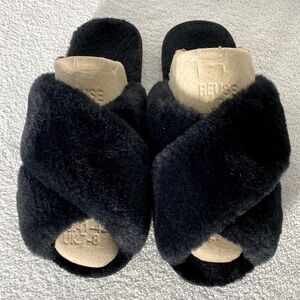 5/$25 Women’s Black Fuzzy Criss Cross Slip On Open Toe Slippers 38-39